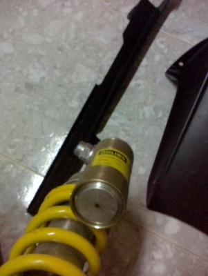 ขายโช็คหลัง OHLINS เเท้ติดรถ R1 ปี2003