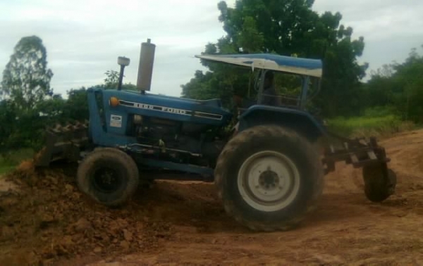 FORD 6600 - 1 เพลา เครื่อง T3 เอกสารเล่มทะเบียนชุดโอนครบพร้อม อุปกรณ์มีใบมีดันหน้า ผานยกร่อง เครื่องแรงดีแห้งดีไม่เยิ้ม ช่วงล่างเดิมๆ ยางสภาพดีหน้าหลังประมาณ 60\% พร้อมทำงานได้เลย ราคาต่อรองได้ครับ