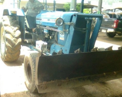 FORD 6600 - 1 เพลา เครื่อง T3 เอกสารเล่มทะเบียนชุดโอนครบพร้อม อุปกรณ์มีใบมีดันหน้า ผานยกร่อง เครื่องแรงดีแห้งดีไม่เยิ้ม ช่วงล่างเดิมๆ ยางสภาพดีหน้าหลังประมาณ 60\% พร้อมทำงานได้เลย ราคาต่อรองได้ครับ