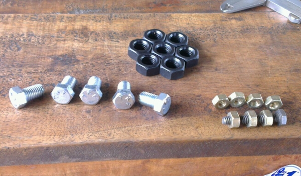 Sell> น็อตขาว M22x2.5 เกลียวยาว 65mm หรือเท่า 6 หุล ยาว 2.5 นิ้ว นครปฐมครับ Sell> น็อตขาว M22x2.5 เกลียวยาว 65mm หรือเท่า 6 หุล ยาว 2.5 นิ้ว นครปฐมครับ