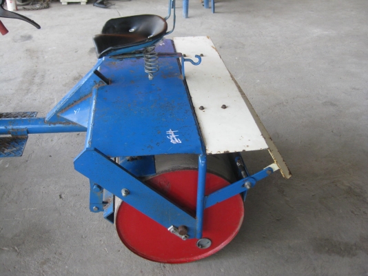 ขายรถบดหญ้า YANMAR YA70 พร้อมใช้งาน ขายรถบดหญ้า YANMAR YA70 พร้อมใช้งาน