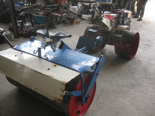 ขายรถบดหญ้า YANMAR YA70 พร้อมใช้งาน ขายรถบดหญ้า YANMAR YA70 พร้อมใช้งาน