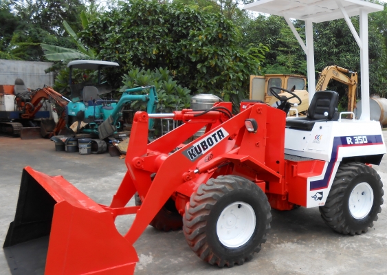 ขายรถตักล้อยาง KUBOTA  R350  เก่านอกปรับสภาพแล้วพร้อมใช้