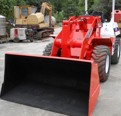 ขายรถตักล้อยาง KUBOTA  R350  เก่านอกปรับสภาพแล้วพร้อมใช้