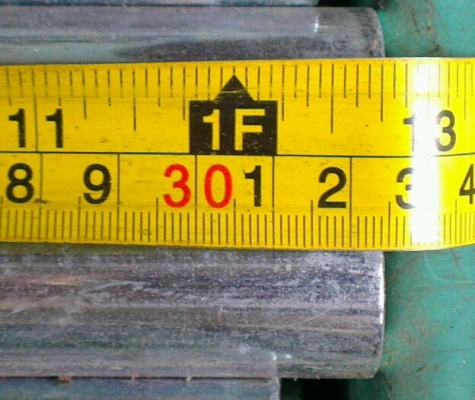 Sell> เพลาขาว ขนาด 1" นิ้ว ยาว 325mm เจาะรู 4 หุล หัวท้ายและต๊าปเกลียวมาแล้ว