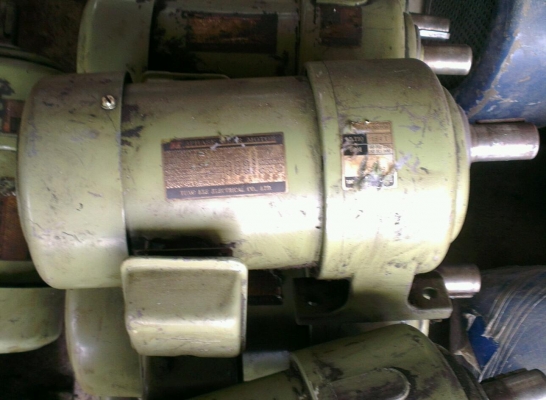 Sell> มอเตอร์เกียร์ 0.5 แรง รอบ 15:1 ไฟ 3 เฟส มีหลายตัวครับ