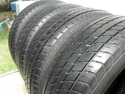 ขายยาง DUNLOP SP SPORT 2030 ปี2112(1ชุด) ไม่มีป่ะ 185-60-15  ราคา 3,200