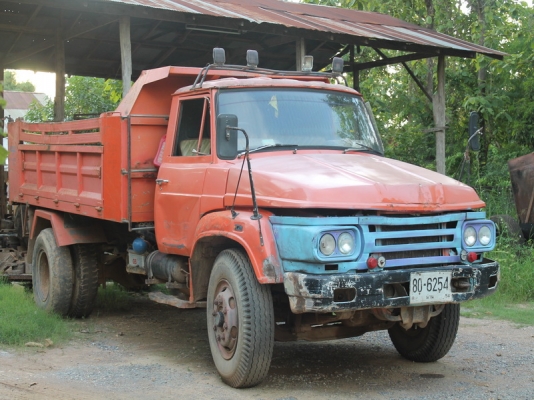 นิสสัน6ล้อใหญ่ ยางคู่หน้าใหม่เครื่อง6PDของนิสสัน แซสซีใหญ่เบรคลมดันพวงมาลัยเพาเวอร์