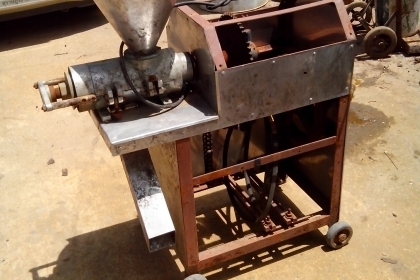 เครื่องคั้นกะทิสภาพดีครับราคานี้คุ้มครับสภาพเดิมครับเป็นสแตนเลสครับรุ่นนี้ เครื่องคั้นกะทิสภาพดีครับราคานี้คุ้มครับสภาพเดิมครับเป็นสแตนเลสครับรุ่นนี้