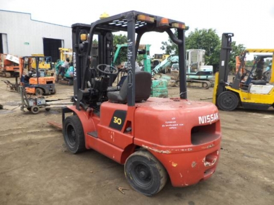 รถยกนิสสัน CPCD30HW15A ขนาด 3 ตัน เครื่องดีเซลสภาพดี สวยราคา 290,000 บาท