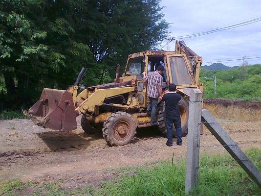 รถ CAT 428B แบบ 4WD รถสวย พร้อมใช้งาน มีทะเบียน