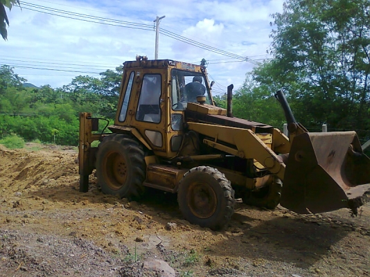 รถ CAT 428B แบบ 4WD รถสวย พร้อมใช้งาน มีทะเบียน