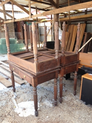 โต๊ทำงานไม้สักครับ