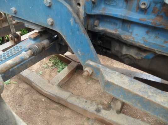 ขายแล้ว ขอบคุณเสี่ยกร บ้านส้มโอ  รถไถฟอร์ด6640คาราโร่ 5น๊อต เครื่องดี เกียร์/ท้ายดี  แต่สีไม่สวย ดันหน้า/หาง7 ตามสภาพ