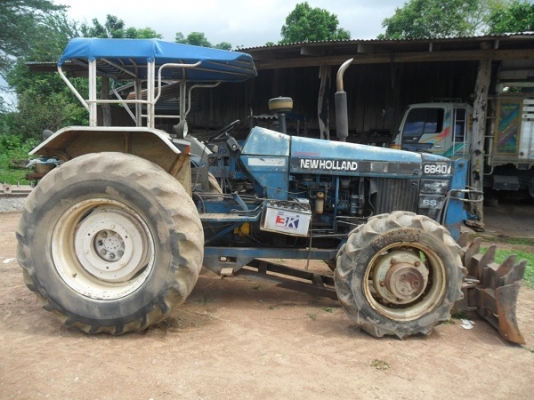 ขายแล้ว ขอบคุณเสี่ยกร บ้านส้มโอ  รถไถฟอร์ด6640คาราโร่ 5น๊อต เครื่องดี เกียร์/ท้ายดี  แต่สีไม่สวย ดันหน้า/หาง7 ตามสภาพ