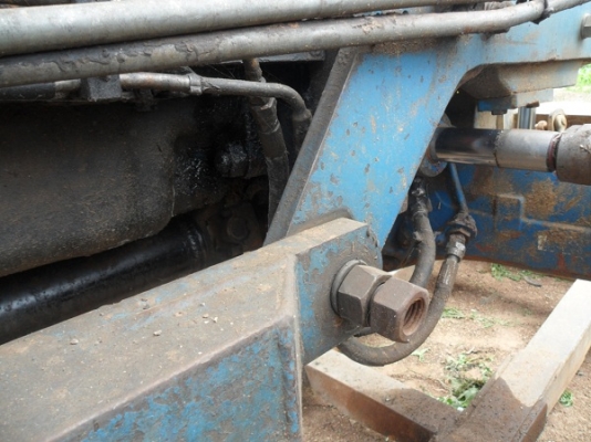 ขายแล้ว ขอบคุณเสี่ยกร บ้านส้มโอ  รถไถฟอร์ด6640คาราโร่ 5น๊อต เครื่องดี เกียร์/ท้ายดี  แต่สีไม่สวย ดันหน้า/หาง7 ตามสภาพ