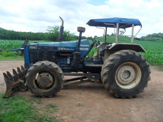 ขายแล้ว ขอบคุณเสี่ยกร บ้านส้มโอ  รถไถฟอร์ด6640คาราโร่ 5น๊อต เครื่องดี เกียร์/ท้ายดี  แต่สีไม่สวย ดันหน้า/หาง7 ตามสภาพ