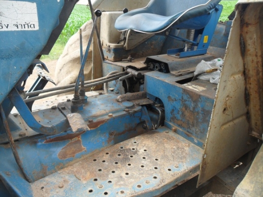 ขายแล้ว ขอบคุณเสี่ยกร บ้านส้มโอ  รถไถฟอร์ด6640คาราโร่ 5น๊อต เครื่องดี เกียร์/ท้ายดี  แต่สีไม่สวย ดันหน้า/หาง7 ตามสภาพ