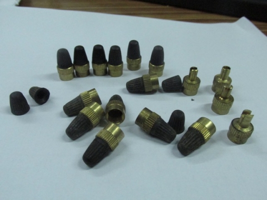 จุ๊บลมทองเหลือง ใส่รถCสวยๆ คู่ละ 150 บาท