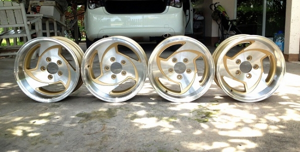 ขายล้อขอบ 14x6 ET-27 5/114.3 ลายแนวเรโทร ก้านแอ่น ออฟลึก สภาพสวยๆ ครับ
