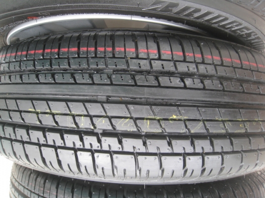 ขายล้อแม็ก Honda city ป้ายแดง 15'x5.5" et45 4รู100 + ยางปี13  สนใจติดต่อ เล็กคลองสามครับ (081-3747940)