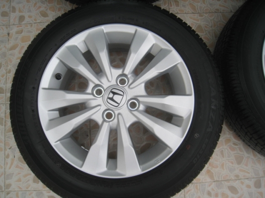 ขายล้อแม็ก Honda city ป้ายแดง 15'x5.5" et45 4รู100 + ยางปี13  สนใจติดต่อ เล็กคลองสามครับ (081-3747940)