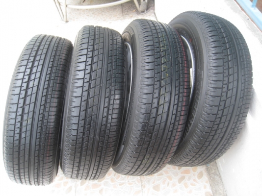 ขายล้อแม็ก Honda city ป้ายแดง 15'x5.5" et45 4รู100 + ยางปี13  สนใจติดต่อ เล็กคลองสามครับ (081-3747940)