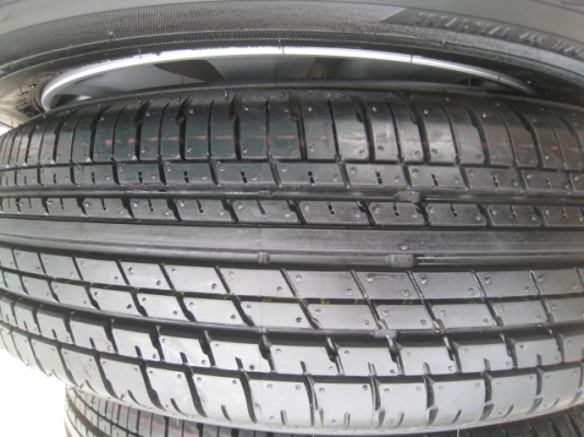 ขายล้อแม็ก Honda city ป้ายแดง 15'x5.5" et45 4รู100 + ยางปี13  สนใจติดต่อ เล็กคลองสามครับ (081-3747940)