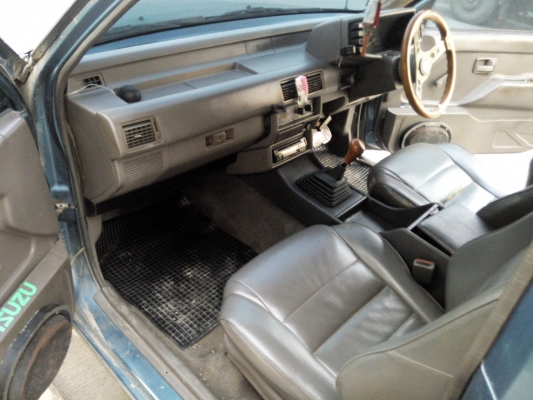 ขายด่วน ขายถูกครับ อีซูซุ สี่ประตูแวน ใช้งานดีมาก