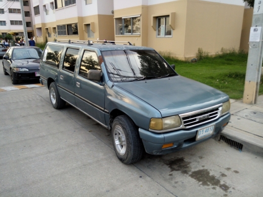 ขายด่วน ขายถูกครับ อีซูซุ สี่ประตูแวน ใช้งานดีมาก