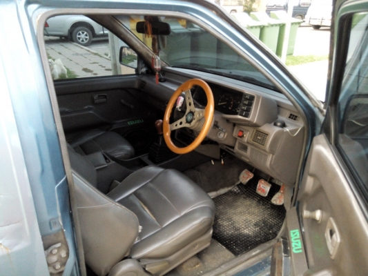 ขายด่วน ขายถูกครับ อีซูซุ สี่ประตูแวน ใช้งานดีมาก