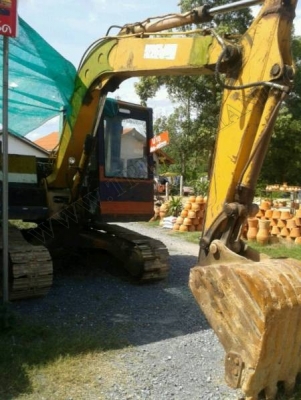 รถแบคโฮ ยี่ห้อ KOMATSU PC60 รุ่น5