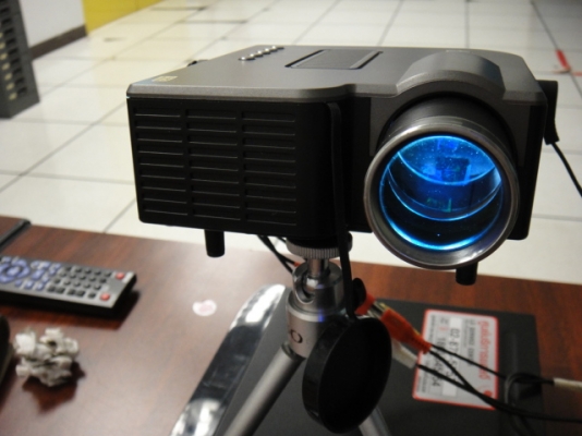 เครื่องฉายโปรเจคเตอร์ขนาดเล็กหลอดภาพ LED ราคาถูก