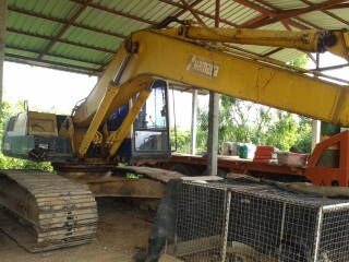 ขายKOMATSU PC 200-5LC สภาพสวยพร้อมใช้  ราคาต่อรองได้ ติดต่อได้ทีคุณ อ๊อฟ พิจิตร 086-737-9991