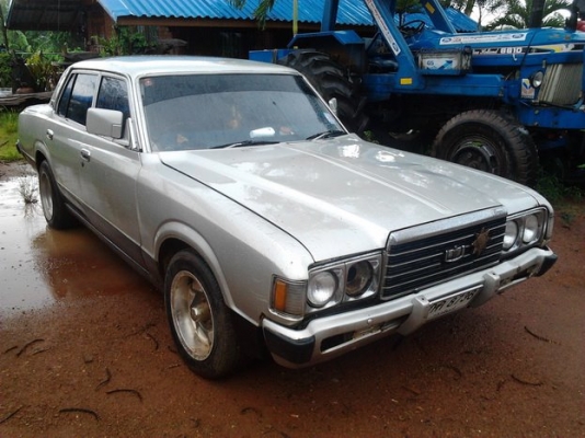 ขาย รถเก่าเก็บ คลาสสิค TOYOTA CROWN MS85 เครื่องใหม่ วางเครื่องดีเซล 2400 2LHERO(ลงเล่ม) แน่นแรง สีสวยมีแตกนิดๆบางจุด ภายในสวยคอนโซลครบ แอร์(ต้องเช็ค) ยางดี ล้อแม็กขอบ15" ปั้นนิดๆหน่อยๆ แจ่ม เท  เรโทรคาร์  พร้อมใช้งาน เอกสารครบ ราคาต่อรองได้เด้อ พี่น