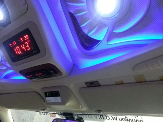 ขายรถตู้แต่ง vip เต็มคัน สนใจติดต่อ088-2344253 (K.สุพจน์)