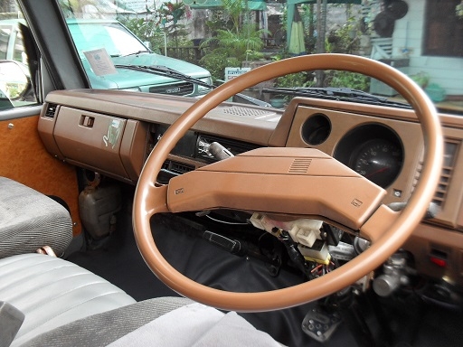 nissan uvan 2700 cc โบราณ 2527