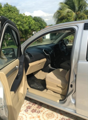 ขายครับ isuzu all new dmax ปี 13 cab4 2.5ddi