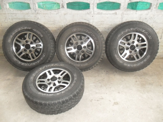 ล้อแม็ก 15นิ้ว 6รู อีซูซุ พร้อมยาง 235/75R15 สวยๆ 4 ล้อ ราคา 5500 บาท