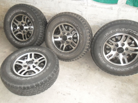 ล้อแม็ก 15นิ้ว 6รู อีซูซุ พร้อมยาง 235/75R15 สวยๆ 4 ล้อ ราคา 5500 บาท