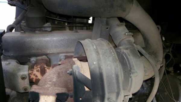 รถนิตสัน 6 ล้อ ติดเครน 5 ตัน  220 แรงม้า  สนใจติดต่อ 081 - 6079515