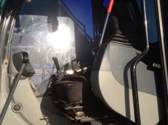 รถแบคโฮ KOBELCO  YN - 11   รถทำงาน 1x,xxx ซม.  สนใจติดต่อ 081 - 6079515