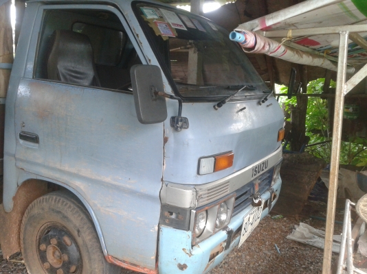 ขาย 6 ล้อ isuzu 85 แรง. เครื่องฟิตมาใหม่ แรง แน่น คัซซีสวย พร้อมโอน พร้อมใช้....