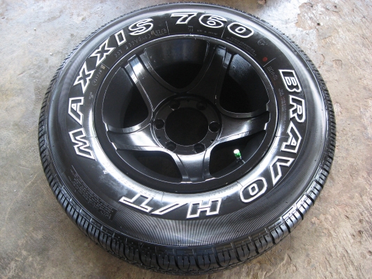 ขายด่วน!!! MAXXIS 760 235/70R15 ปี 2012  เพิ่งซื้อได้เดือนเดียว  พร้อมแม็ก 4x4 พร้อมลุย ขาย 12,000  ครับต่อรองได้จ้าา