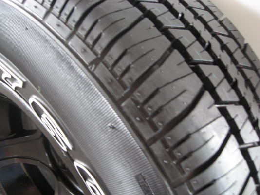 ขายด่วน!!! MAXXIS 760 235/70R15 ปี 2012  เพิ่งซื้อได้เดือนเดียว  พร้อมแม็ก 4x4 พร้อมลุย ขาย 12,000  ครับต่อรองได้จ้าา