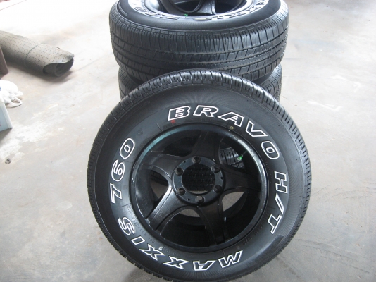 ขายด่วน!!! MAXXIS 760 235/70R15 ปี 2012  เพิ่งซื้อได้เดือนเดียว  พร้อมแม็ก 4x4 พร้อมลุย ขาย 12,000  ครับต่อรองได้จ้าา