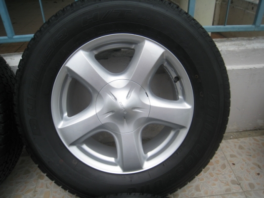 ขายล้อแม็ก All new Isuzu D-max ป้ายแดง 17"x7" et33 6รู139 + ยางปี 13 สนใจติดต่อเล็กคลองสามครับ (081-3747940)