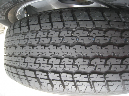 ขายล้อแม็ก All new Isuzu D-max ป้ายแดง 17"x7" et33 6รู139 + ยางปี 13 สนใจติดต่อเล็กคลองสามครับ (081-3747940)