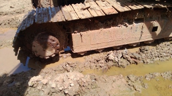 รถแบคโฮ KOMATSU 120 - 2 สนใจติดต่อ 081 - 6079515 รถแบคโฮ KOMATSU 120 - 2 สนใจติดต่อ 081 - 6079515