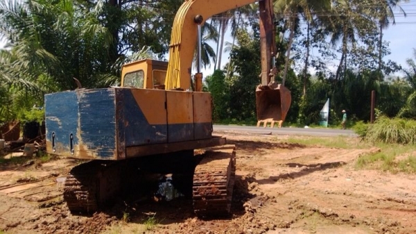 รถแบคโฮ KOMATSU 120 - 2 สนใจติดต่อ 081 - 6079515 รถแบคโฮ KOMATSU 120 - 2 สนใจติดต่อ 081 - 6079515